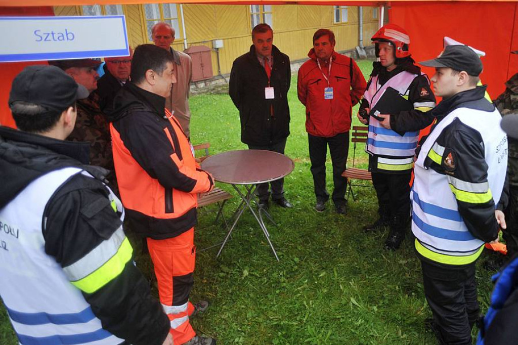 Zderzenie busów w Kirach: 25 osób poszkodowanych. Ofiary śmiertelne