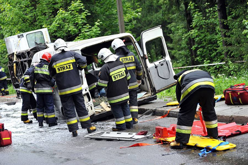 Zderzenie busów w Kirach: 25 osób poszkodowanych. Ofiary śmiertelne