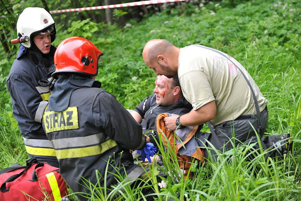Zderzenie busów w Kirach: 25 osób poszkodowanych. Ofiary śmiertelne
