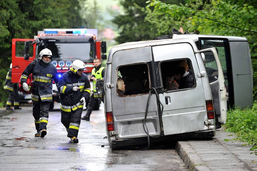 Zderzenie busów w Kirach: 25 osób poszkodowanych. Ofiary śmiertelne