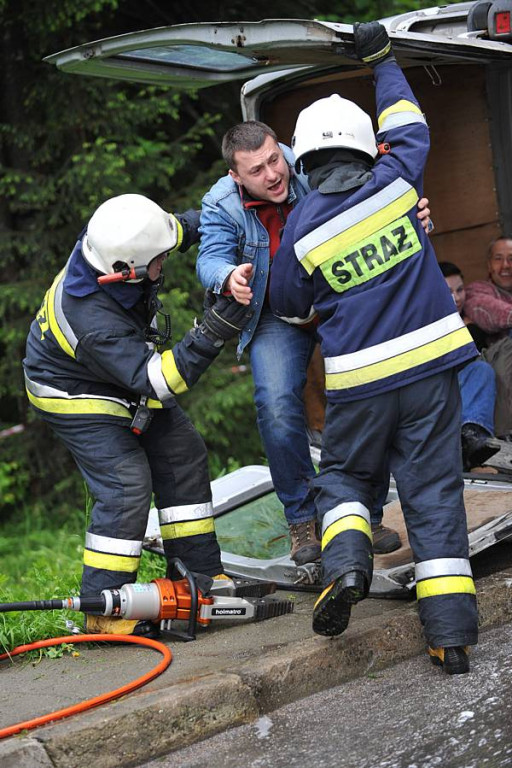 Zderzenie busów w Kirach: 25 osób poszkodowanych. Ofiary śmiertelne