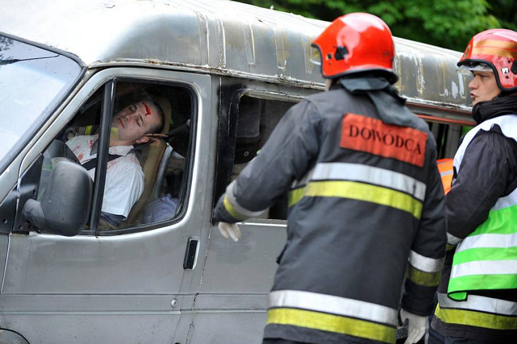 Zderzenie busów w Kirach: 25 osób poszkodowanych. Ofiary śmiertelne