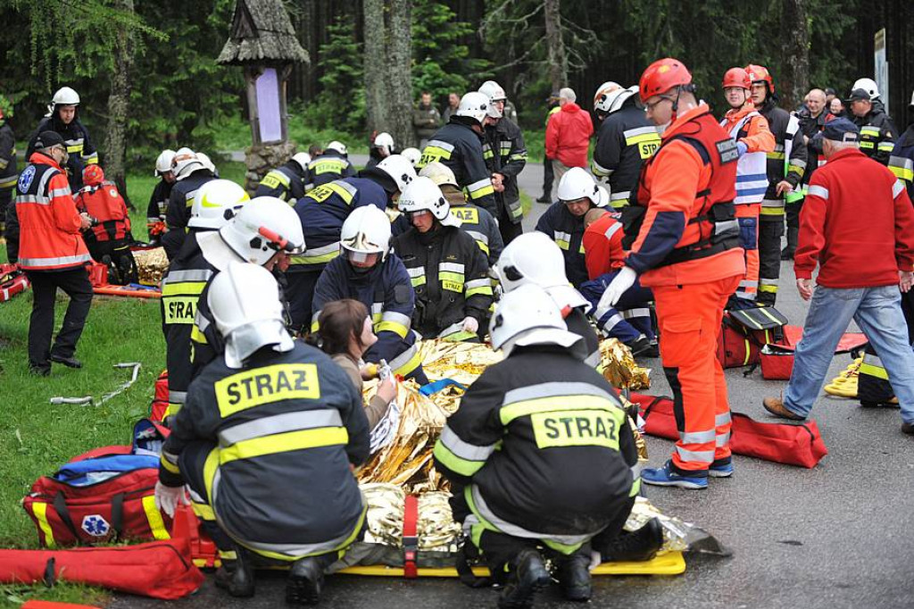 Zderzenie busów w Kirach: 25 osób poszkodowanych. Ofiary śmiertelne