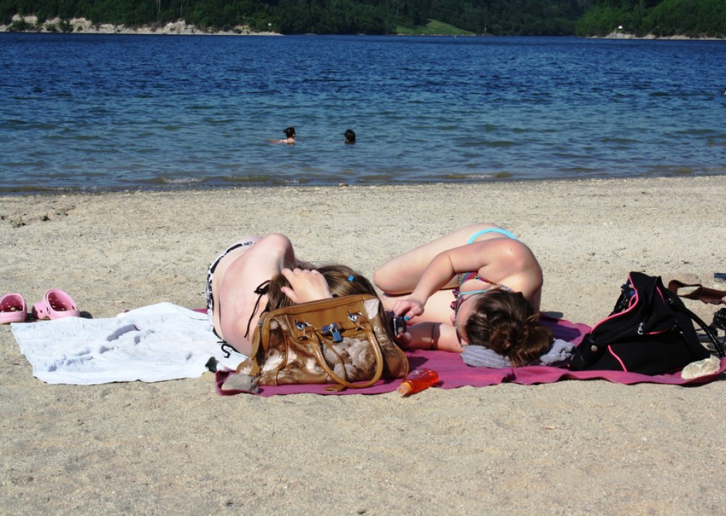 Plażowanie nad Jeziorem Czorsztyńskim