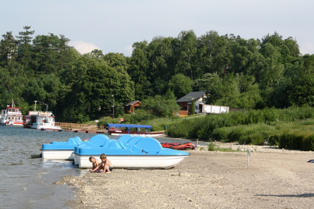 Plażowanie nad Jeziorem Czorsztyńskim