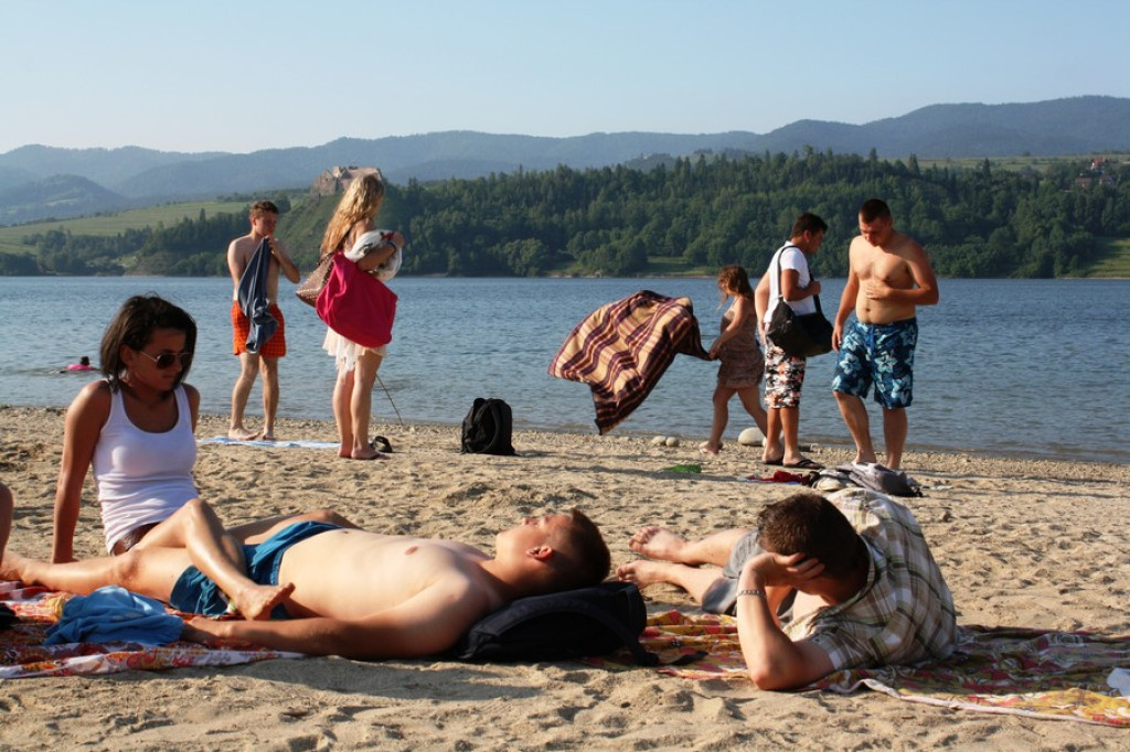 Plażowanie nad Jeziorem Czorsztyńskim
