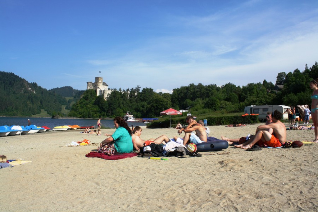 Plażowanie nad Jeziorem Czorsztyńskim