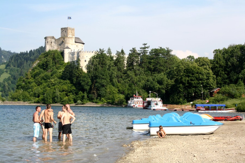Plażowanie nad Jeziorem Czorsztyńskim