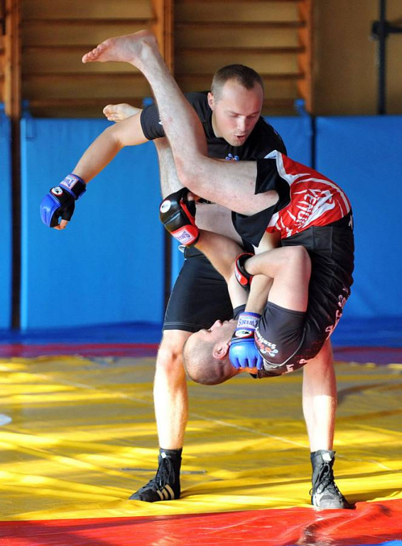 Zawodnicy Spartakus MMA Zakopane trenowali małych piłkarzy