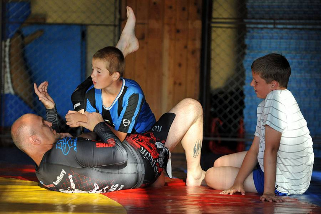 Zawodnicy Spartakus MMA Zakopane trenowali małych piłkarzy