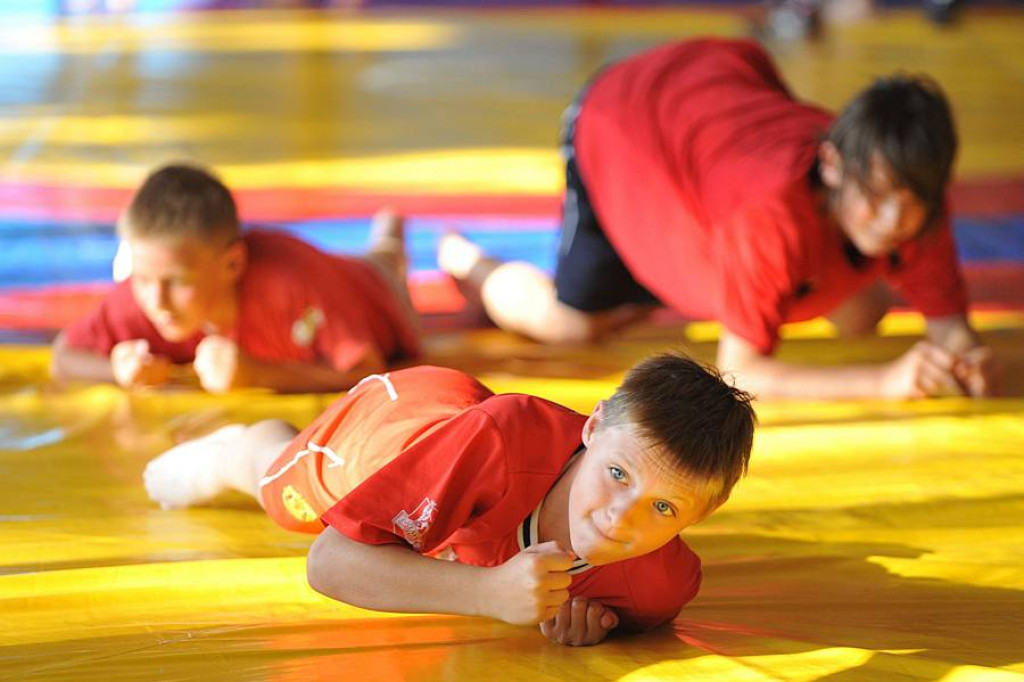Zawodnicy Spartakus MMA Zakopane trenowali małych piłkarzy