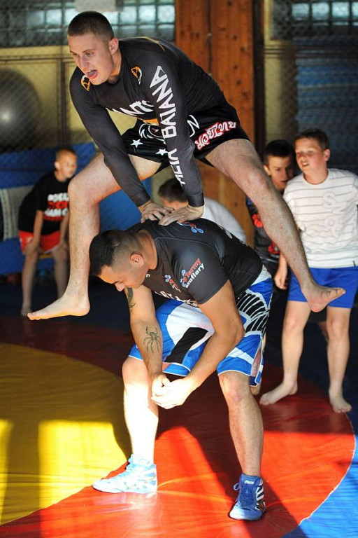 Zawodnicy Spartakus MMA Zakopane trenowali małych piłkarzy