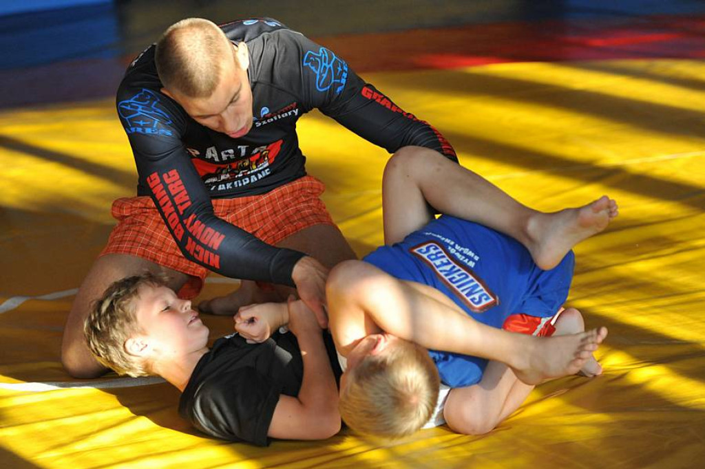 Zawodnicy Spartakus MMA Zakopane trenowali małych piłkarzy
