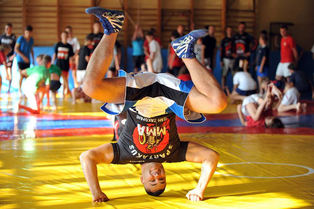 Zawodnicy Spartakus MMA Zakopane trenowali małych piłkarzy