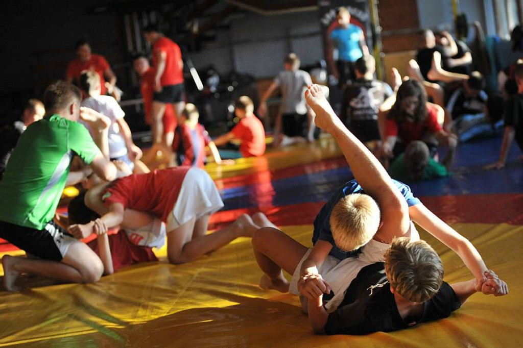 Zawodnicy Spartakus MMA Zakopane trenowali małych piłkarzy