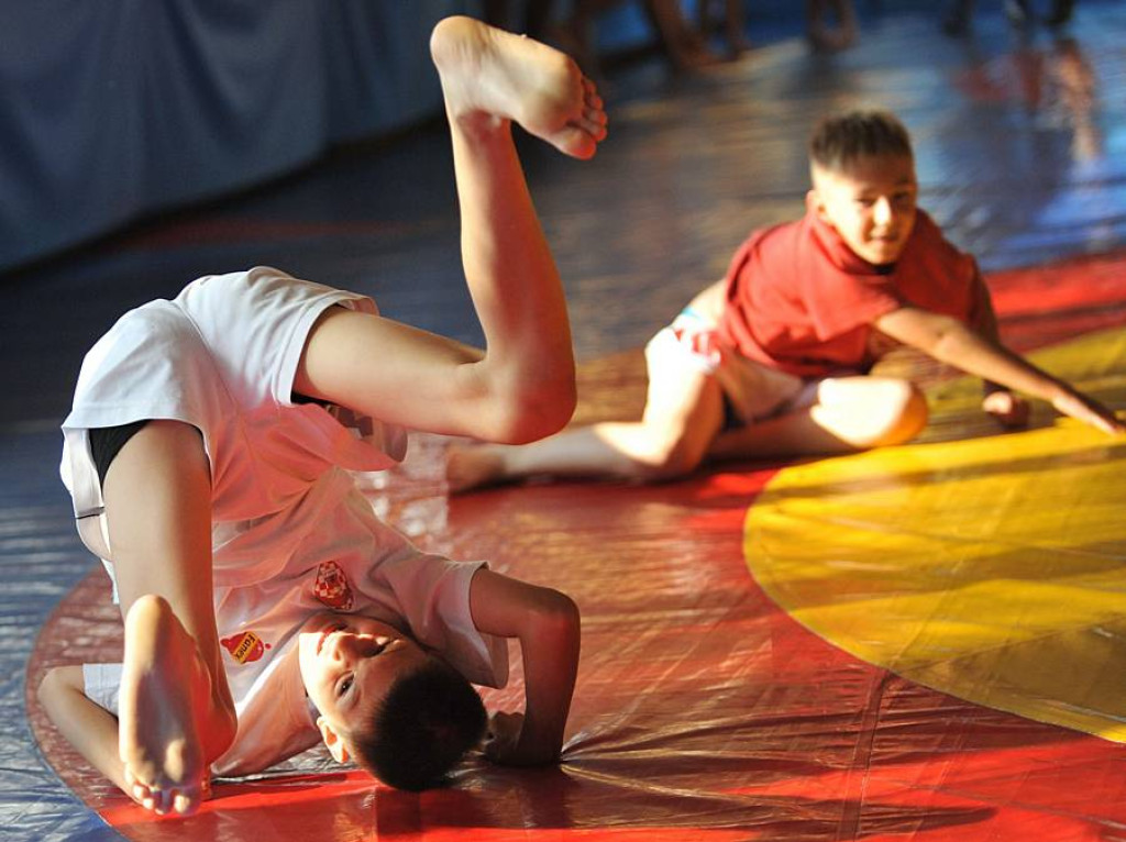 Zawodnicy Spartakus MMA Zakopane trenowali małych piłkarzy