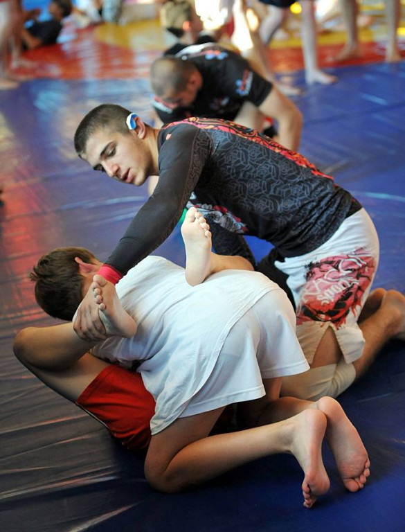 Zawodnicy Spartakus MMA Zakopane trenowali małych piłkarzy