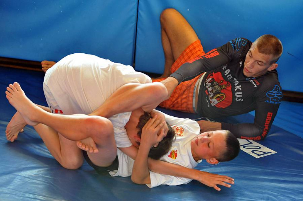 Zawodnicy Spartakus MMA Zakopane trenowali małych piłkarzy