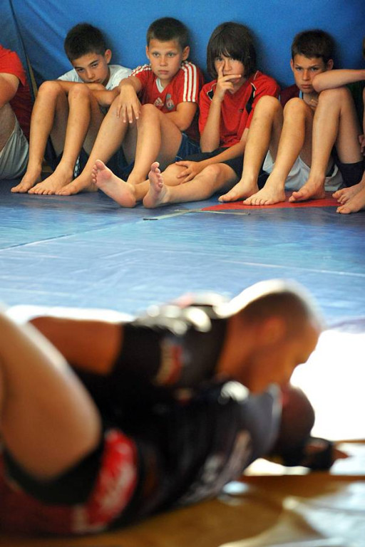Zawodnicy Spartakus MMA Zakopane trenowali małych piłkarzy