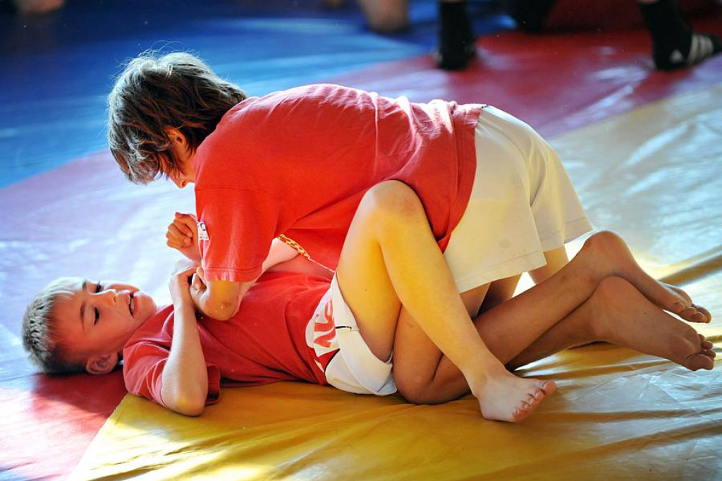 Zawodnicy Spartakus MMA Zakopane trenowali małych piłkarzy