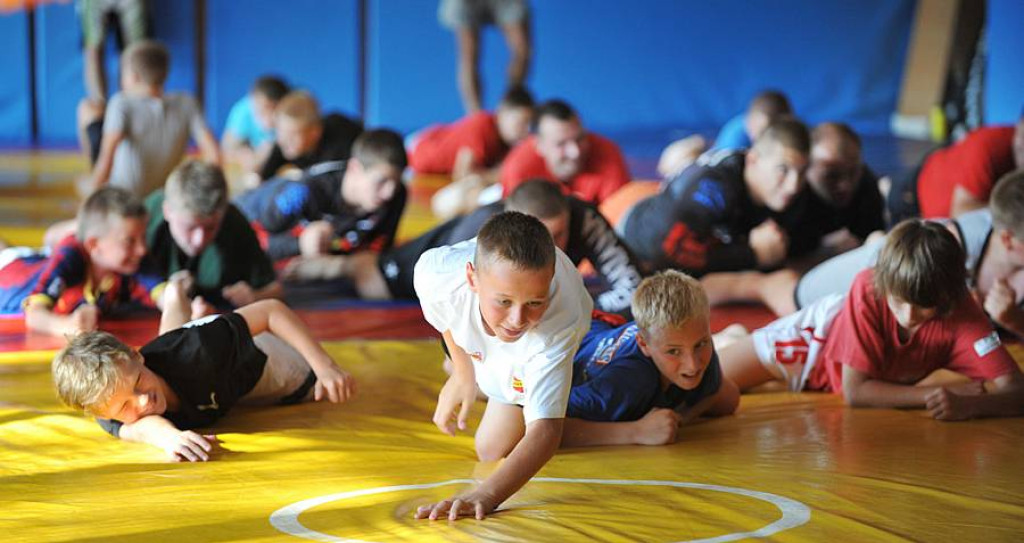 Zawodnicy Spartakus MMA Zakopane trenowali małych piłkarzy
