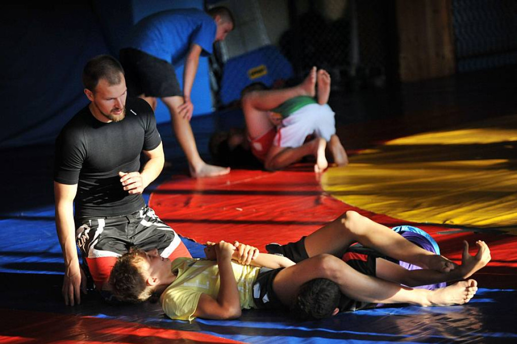 Zawodnicy Spartakus MMA Zakopane trenowali małych piłkarzy