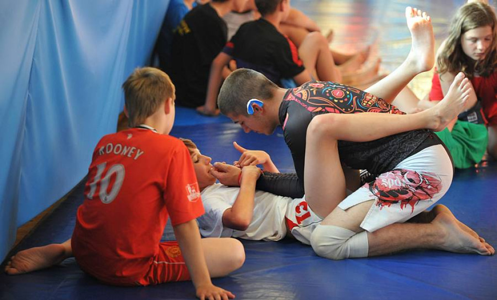 Zawodnicy Spartakus MMA Zakopane trenowali małych piłkarzy