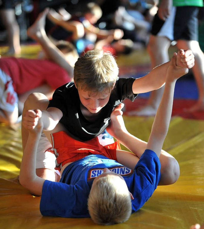 Zawodnicy Spartakus MMA Zakopane trenowali małych piłkarzy