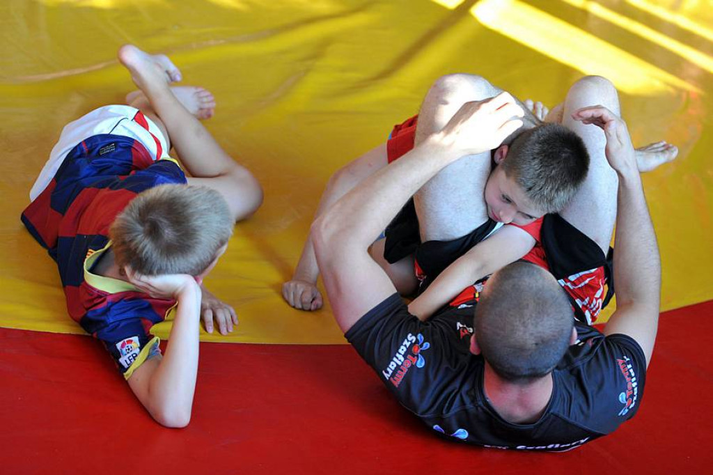 Zawodnicy Spartakus MMA Zakopane trenowali małych piłkarzy