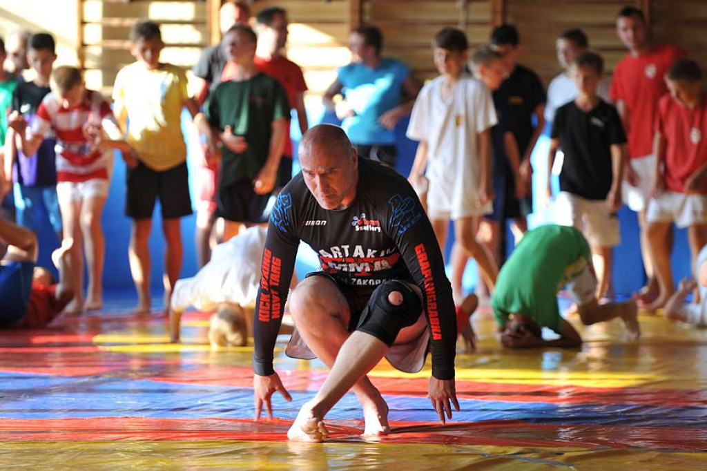 Zawodnicy Spartakus MMA Zakopane trenowali małych piłkarzy