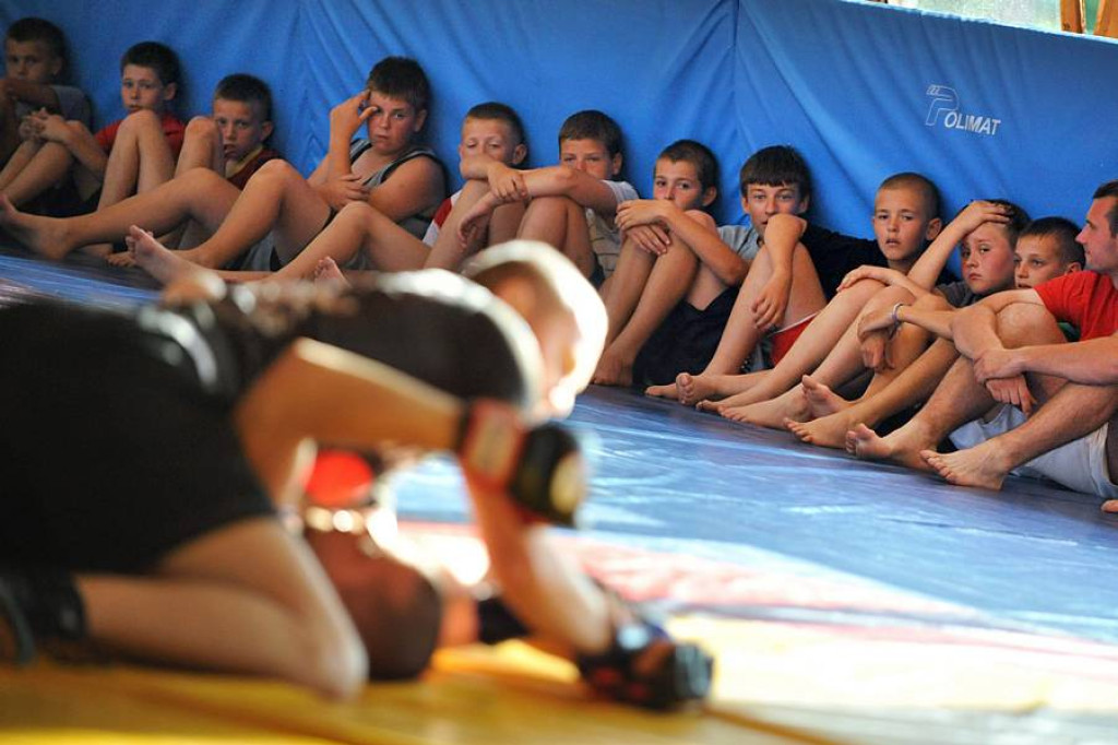 Zawodnicy Spartakus MMA Zakopane trenowali małych piłkarzy