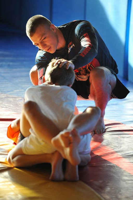 Zawodnicy Spartakus MMA Zakopane trenowali małych piłkarzy