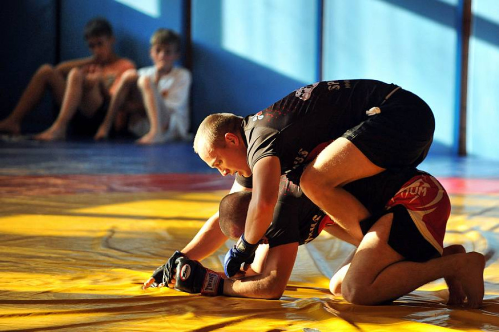 Zawodnicy Spartakus MMA Zakopane trenowali małych piłkarzy