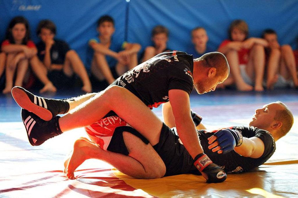 Zawodnicy Spartakus MMA Zakopane trenowali małych piłkarzy