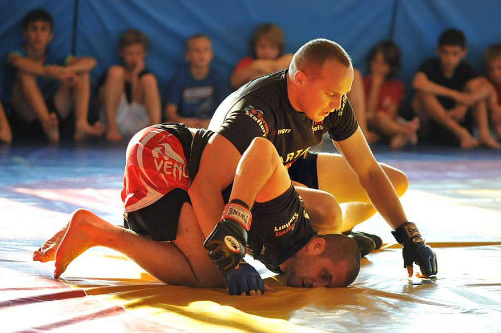 Zawodnicy Spartakus MMA Zakopane trenowali małych piłkarzy