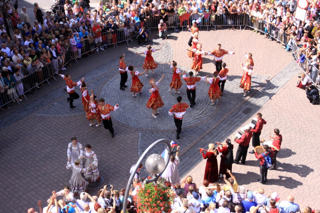 Barwny korowód na początek festiwalu