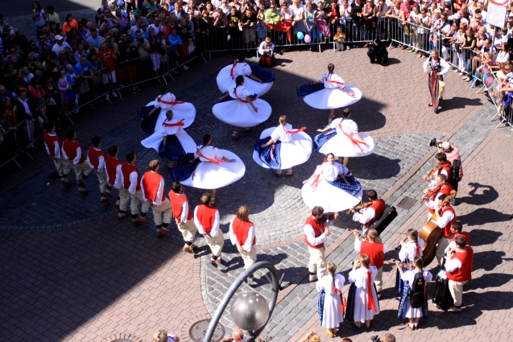 Barwny korowód na początek festiwalu