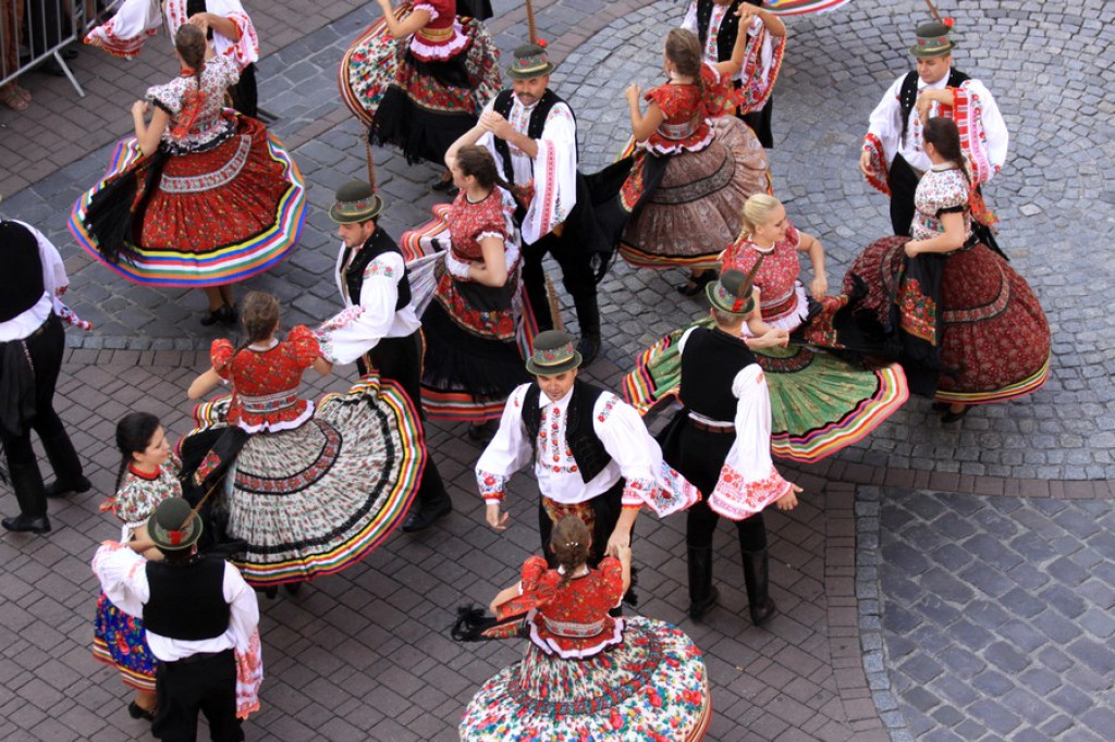 Barwny korowód na początek festiwalu