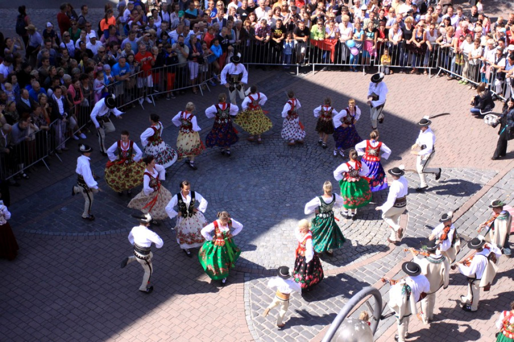 Barwny korowód na początek festiwalu