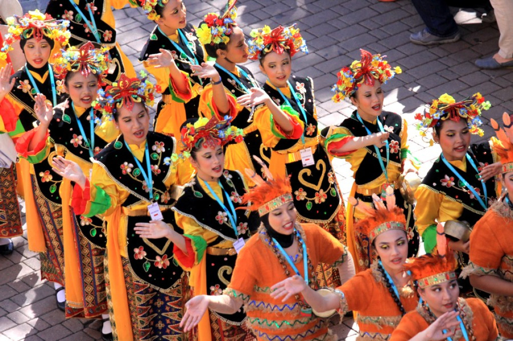 Barwny korowód na początek festiwalu
