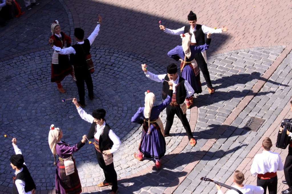 Barwny korowód na początek festiwalu