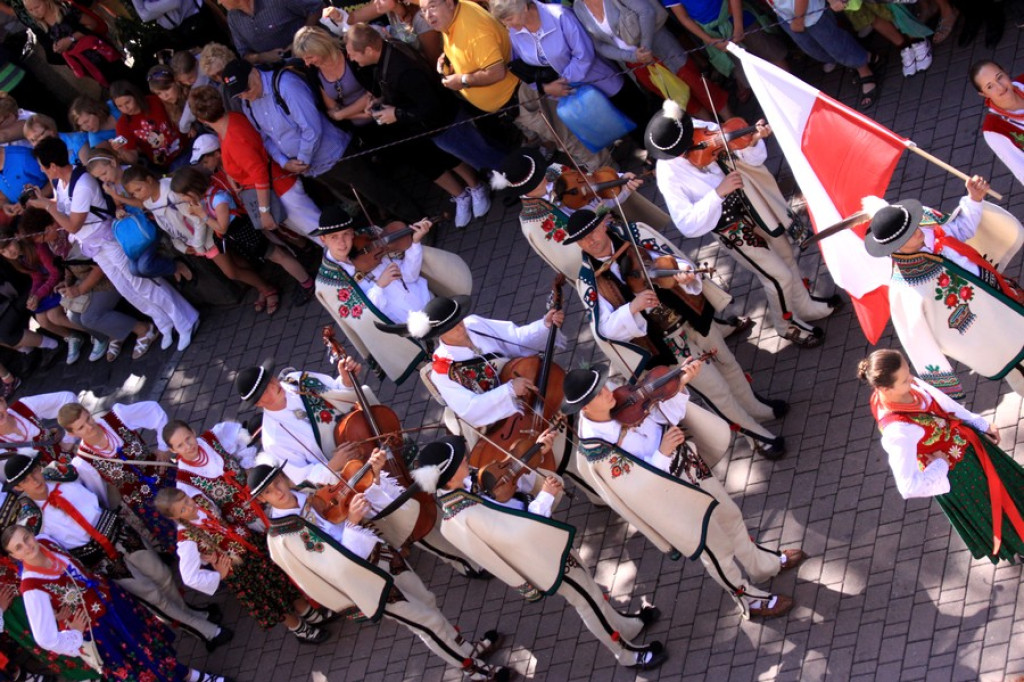 Barwny korowód na początek festiwalu