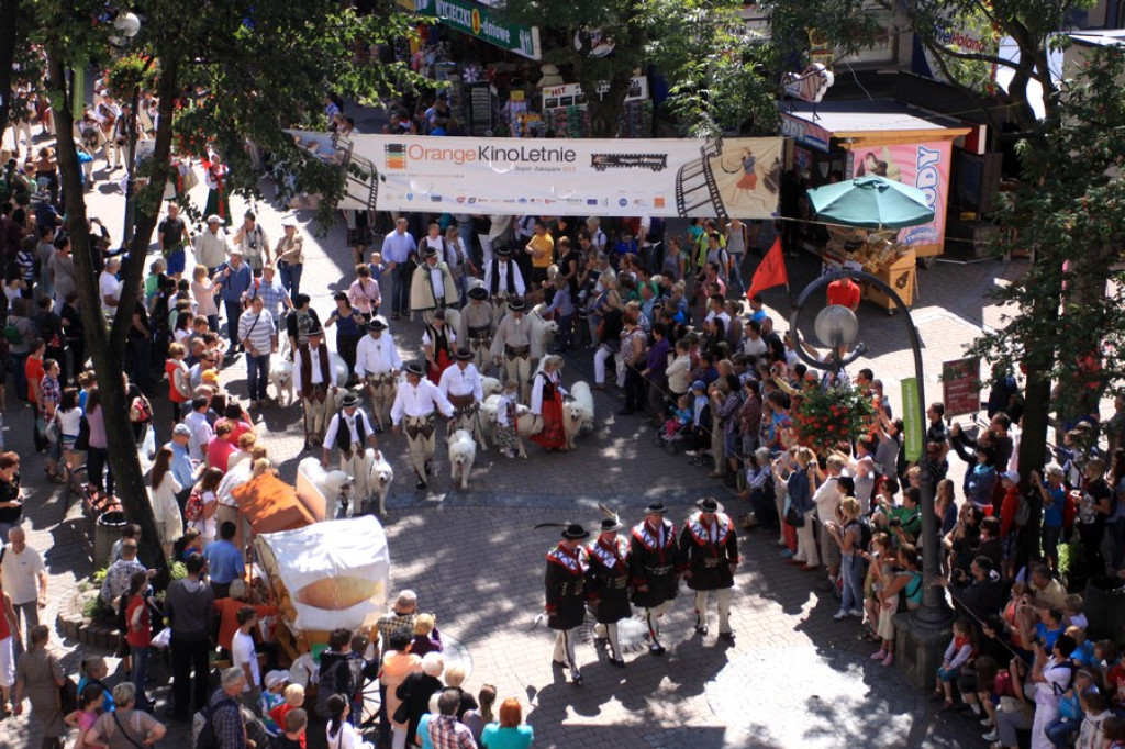 Barwny korowód na początek festiwalu