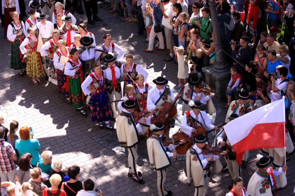 Barwny korowód na początek festiwalu