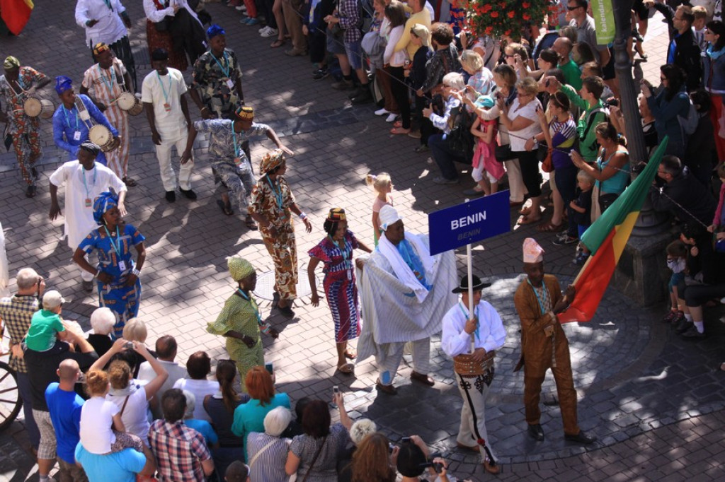 Barwny korowód na początek festiwalu