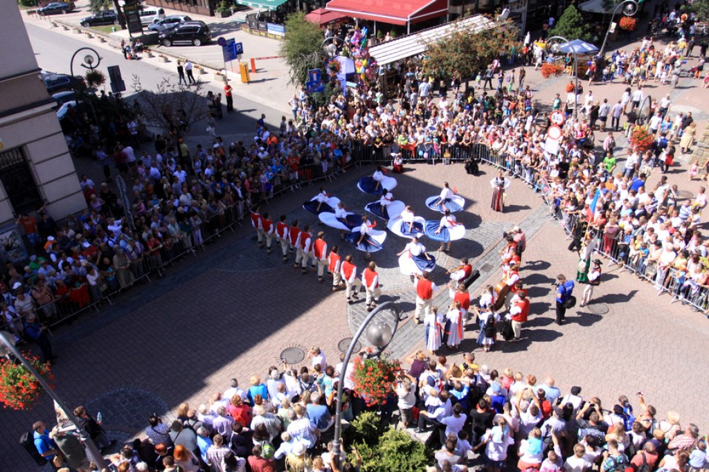 Barwny korowód na początek festiwalu