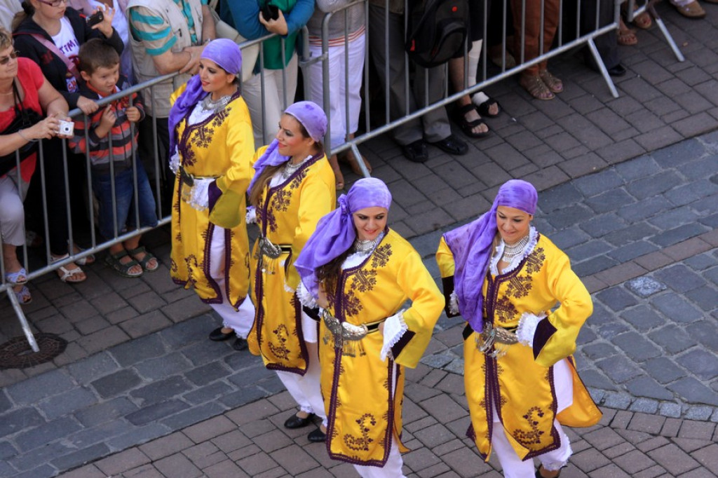 Barwny korowód na początek festiwalu