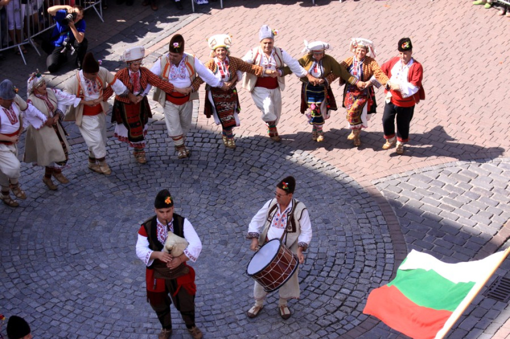Barwny korowód na początek festiwalu