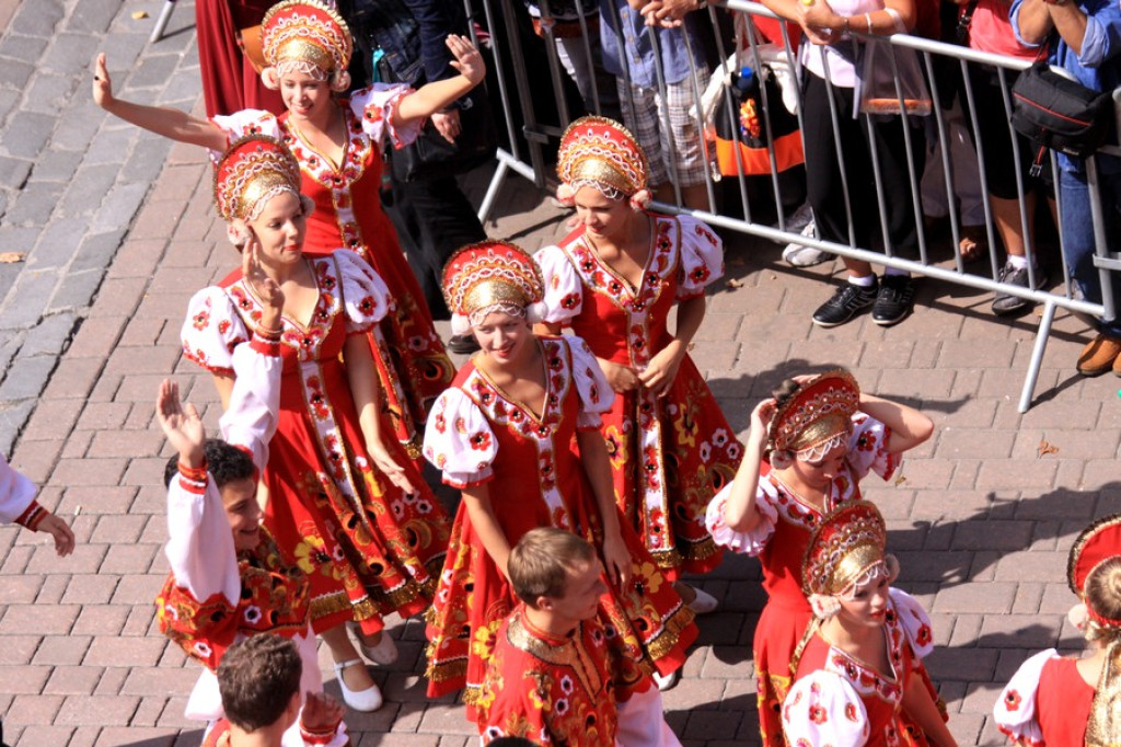 Barwny korowód na początek festiwalu