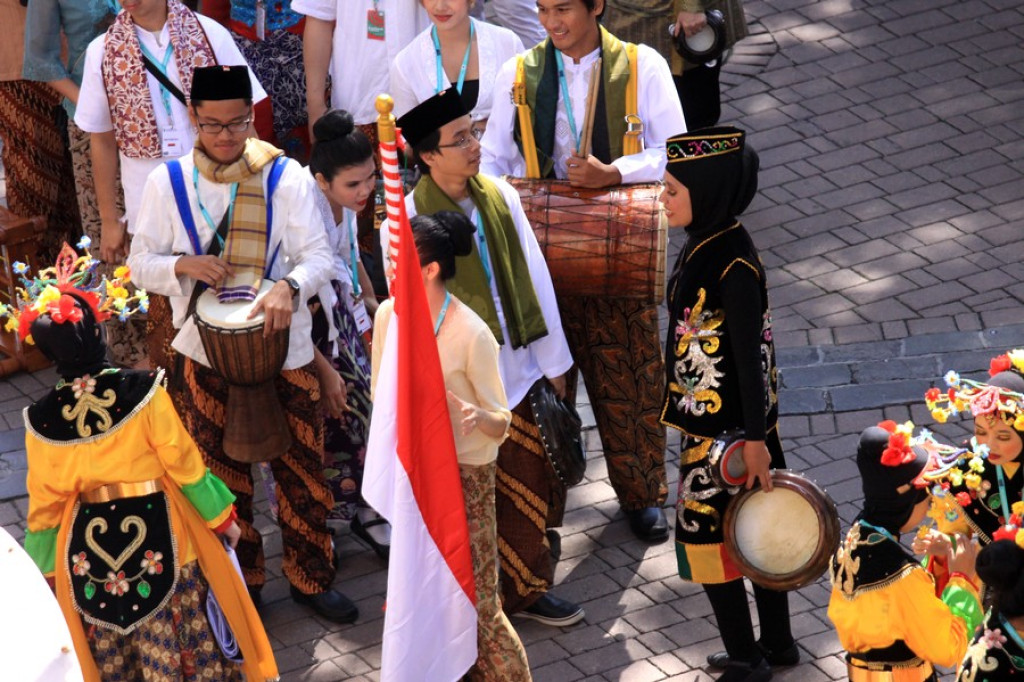 Barwny korowód na początek festiwalu